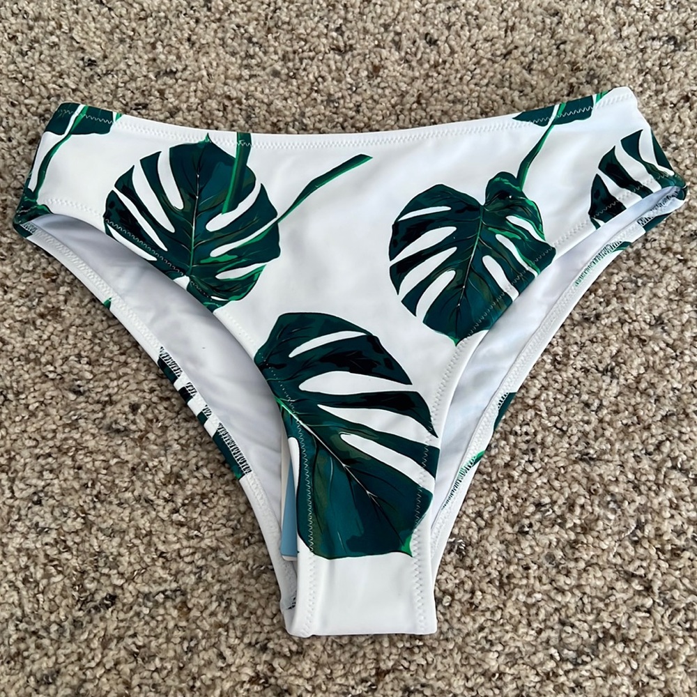 Cupshe Swim Bottoms. Size Small